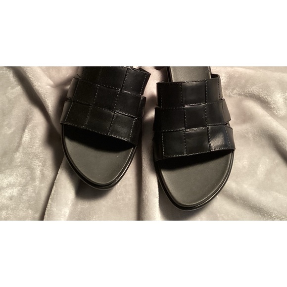 Women’s Black leather sandals. NWT Size 9.5 - Picture 2 of 9